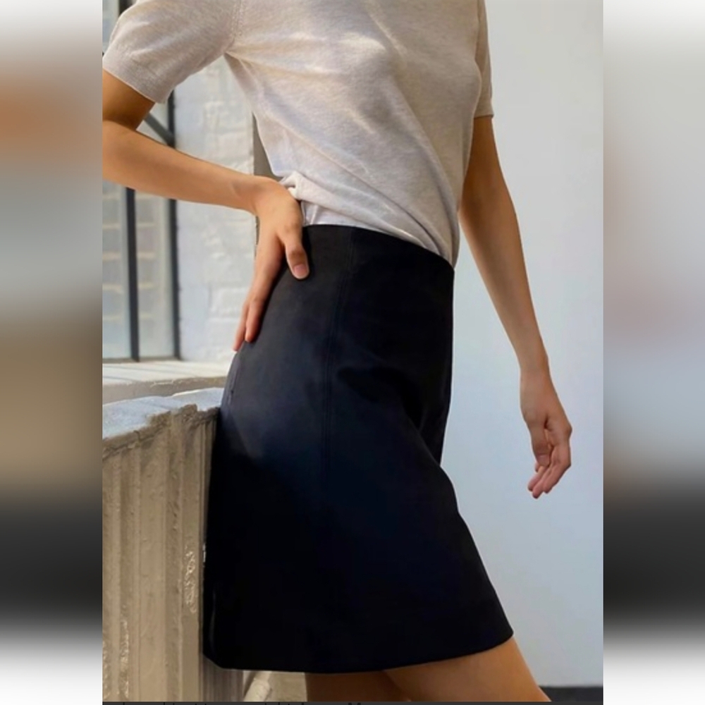 Aritzia Babaton Vegan Suede Black Modern Mini Skirt High Rise Size 12